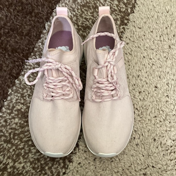 NWOT Roots pink fabric running shoes. - Picture 2 of 7